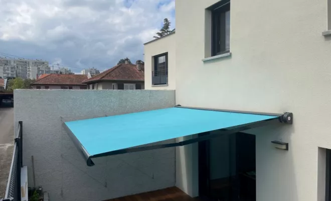 store banne coffre intégral motorisé